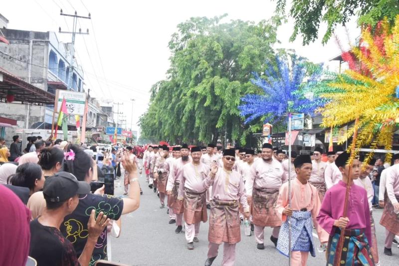Gubri Lepas Ribuan Peserta Pawai Ta’ruf MTQ Riau